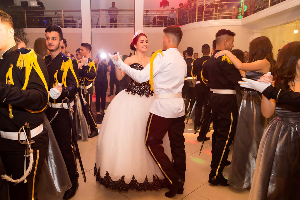 Festa de 15 Anos da debutante Beatriz no Buffet Castelo Imperial Vila Carrão SP