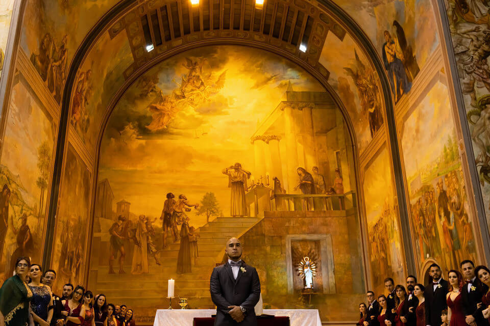 Noivo Pedro
 no altar da Igreja Santa Cândida 