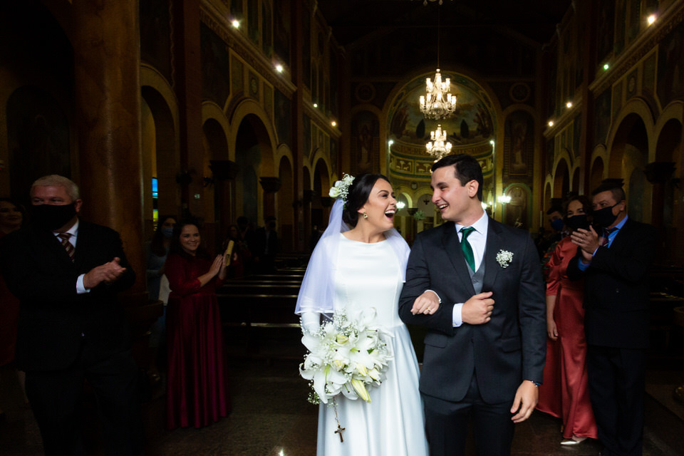 Enfim casados, Noivo esperando a noiva no altar, momento registrado pelo fotógrafo de casamentos John Edgard  em São Bernardo do Campo - SP