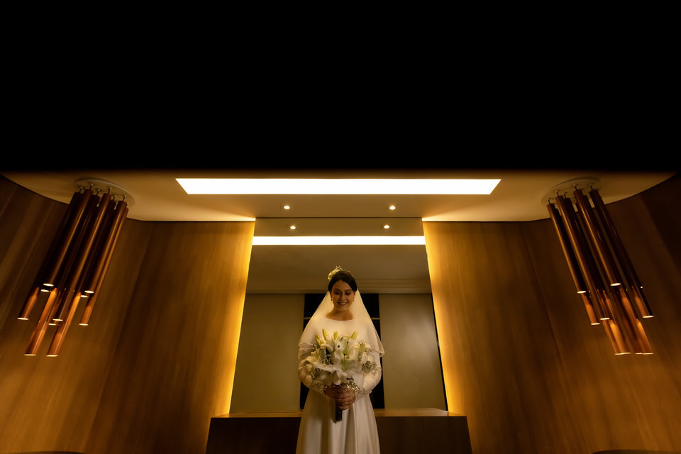 Foto da noiva Mariana, Noivo esperando a noiva no altar, momento registrado pelo fotógrafo de casamento John Edgard  em São Caetano do Sul  - SP