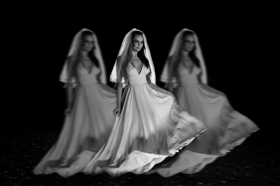 Fotografia da noiva Ju em casamento noturno em São Paulo - SP