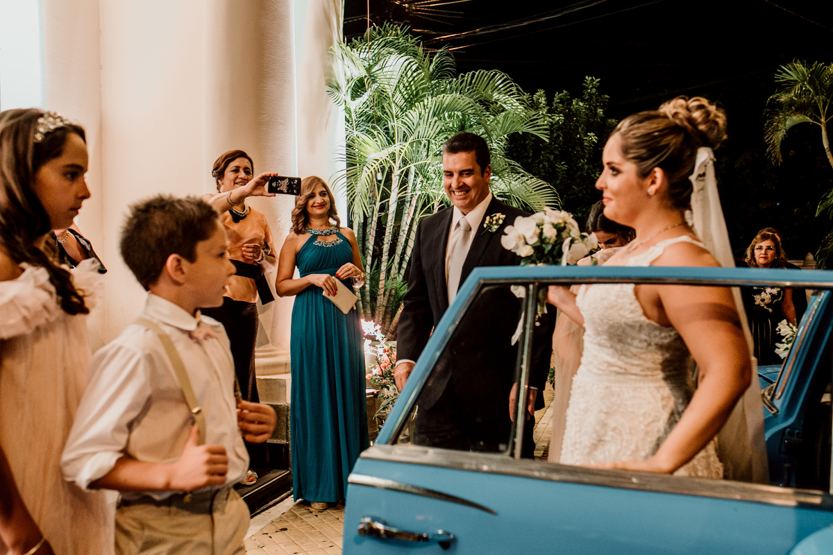 familia recibiendo a la novia en malaga