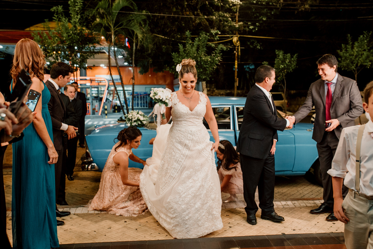 momentos antes de entrar a la iglesia en marbella