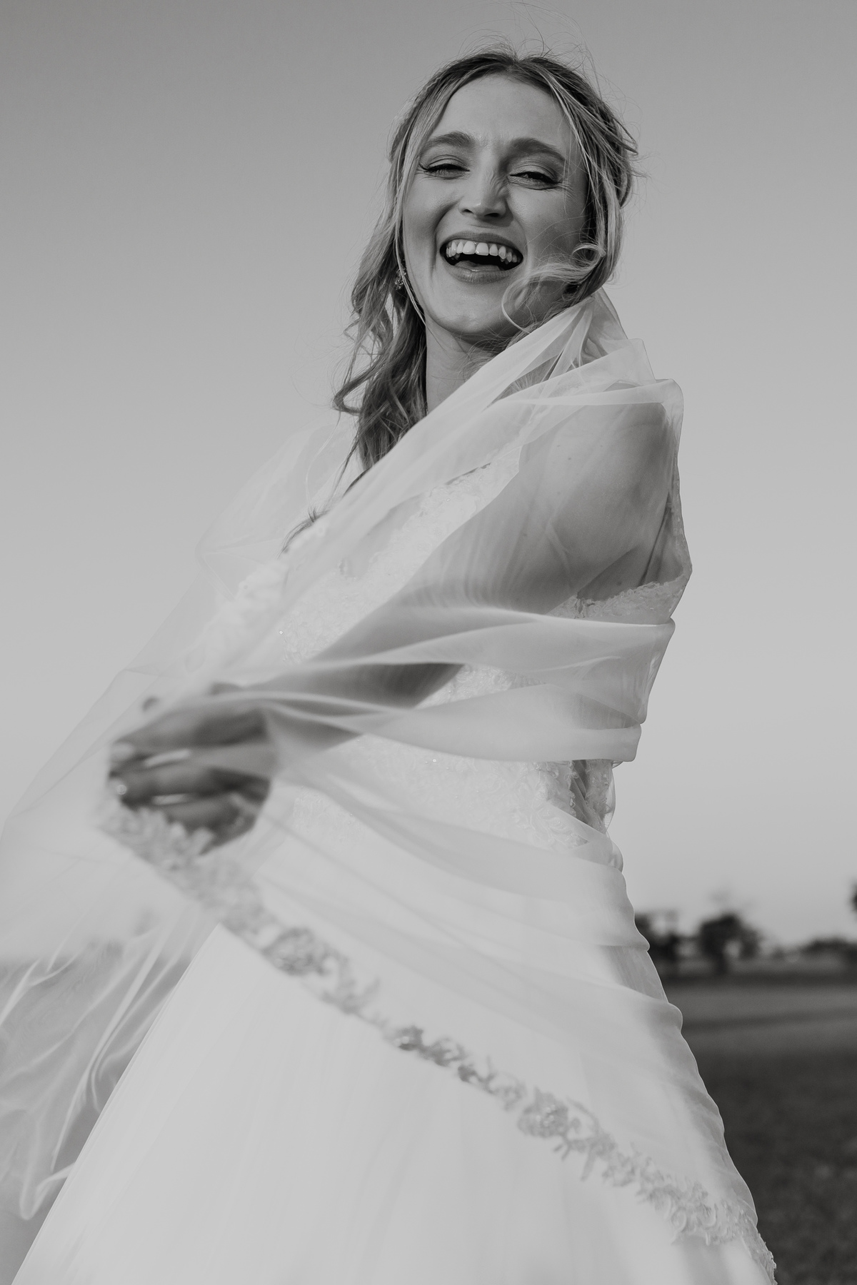 novia feliz en su sesión de fotos 