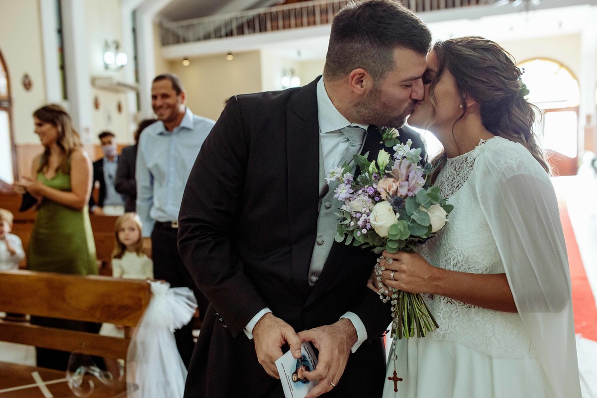 beso de recien en casados en asunción 