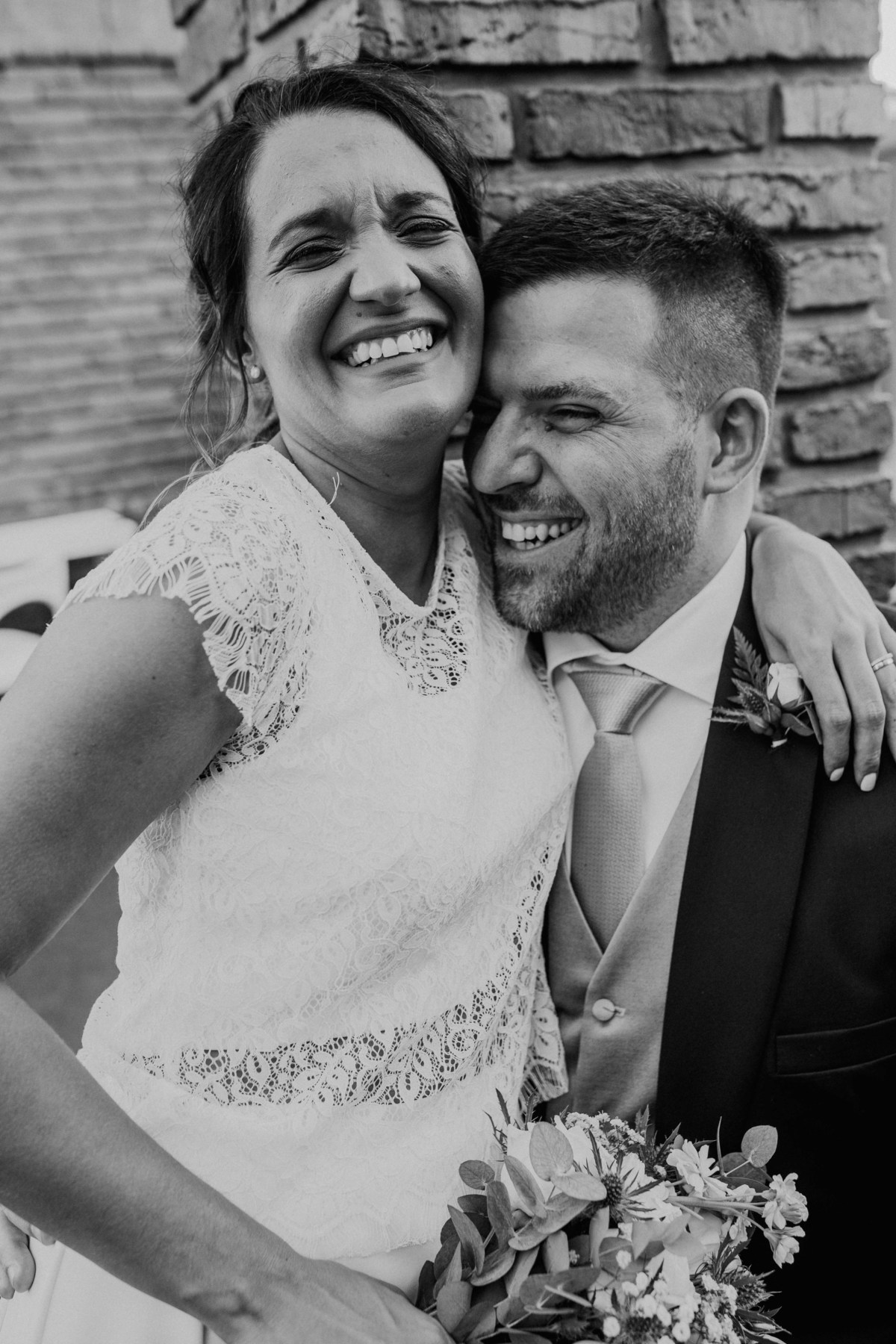 novios alegres en la mision asunción 