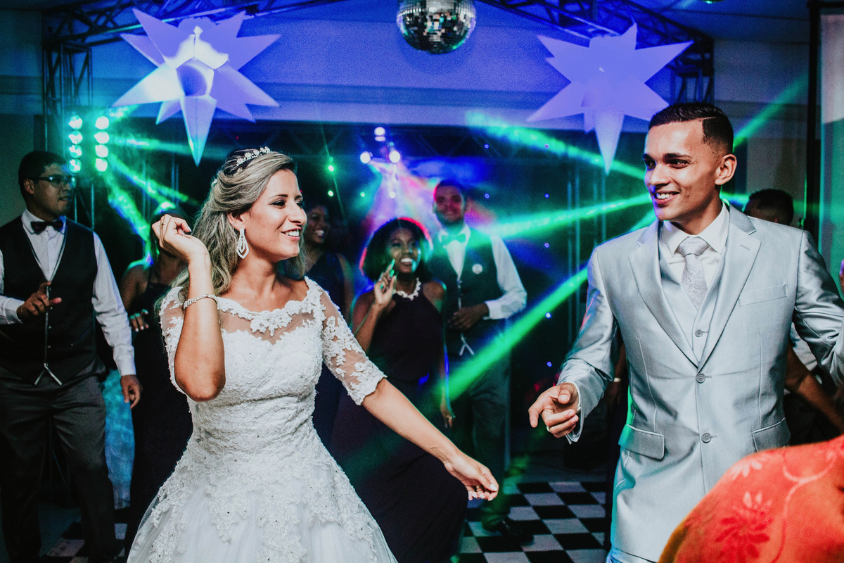 Pista de dança com noivos
