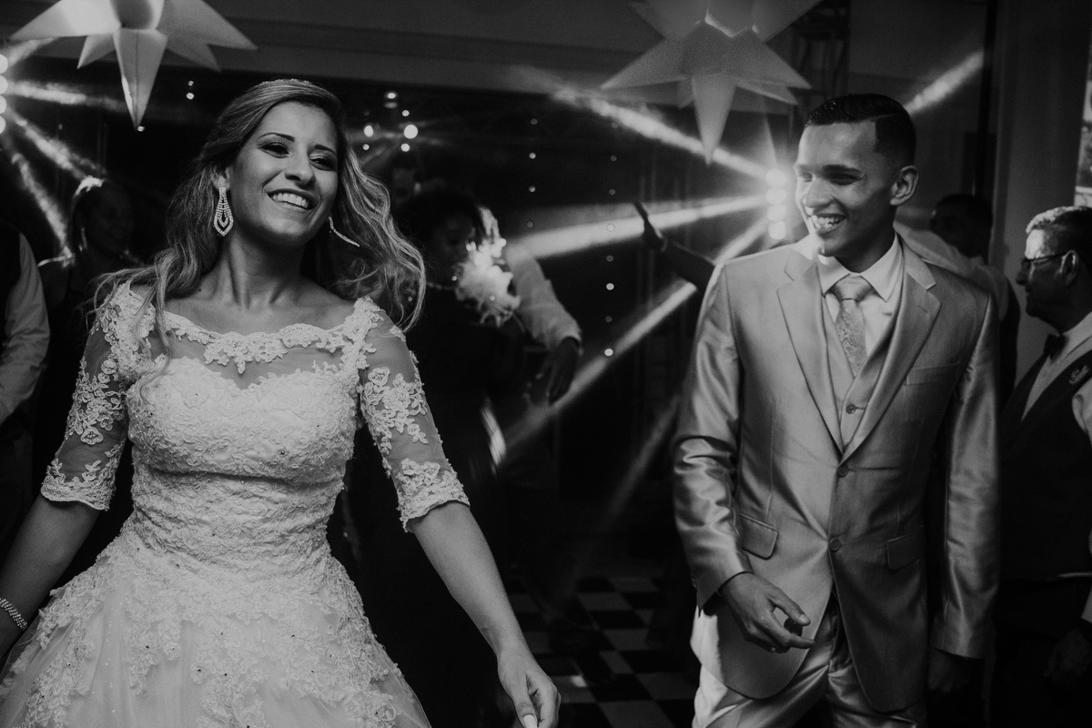 Pista de dança com noivos.