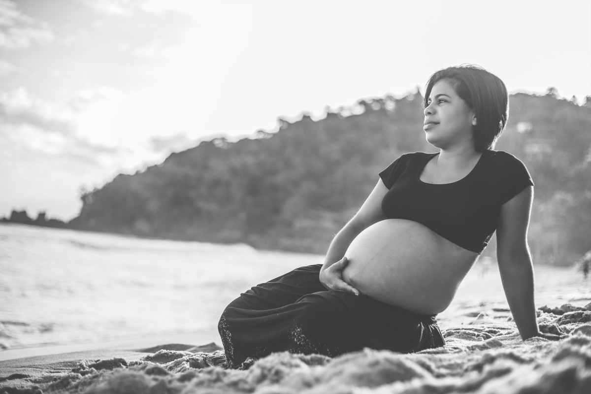 Ensaio fotográfico de Gestante Realizado na praia Barra do Sahy por JD Fotografia. Fotógrafo de família, casal e gestante em Suzano, Mogi das Cruzes, Alto Tietê. Entre em contato para propostas de ensaio fotográfico de graça