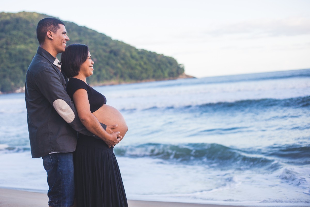Ensaio fotográfico de Gestante Realizado na praia Barra do Sahy por JD Fotografia. Fotógrafo de família, casal e gestante em Suzano, Mogi das Cruzes, Alto Tietê. Entre em contato para propostas de ensaio fotográfico de graça