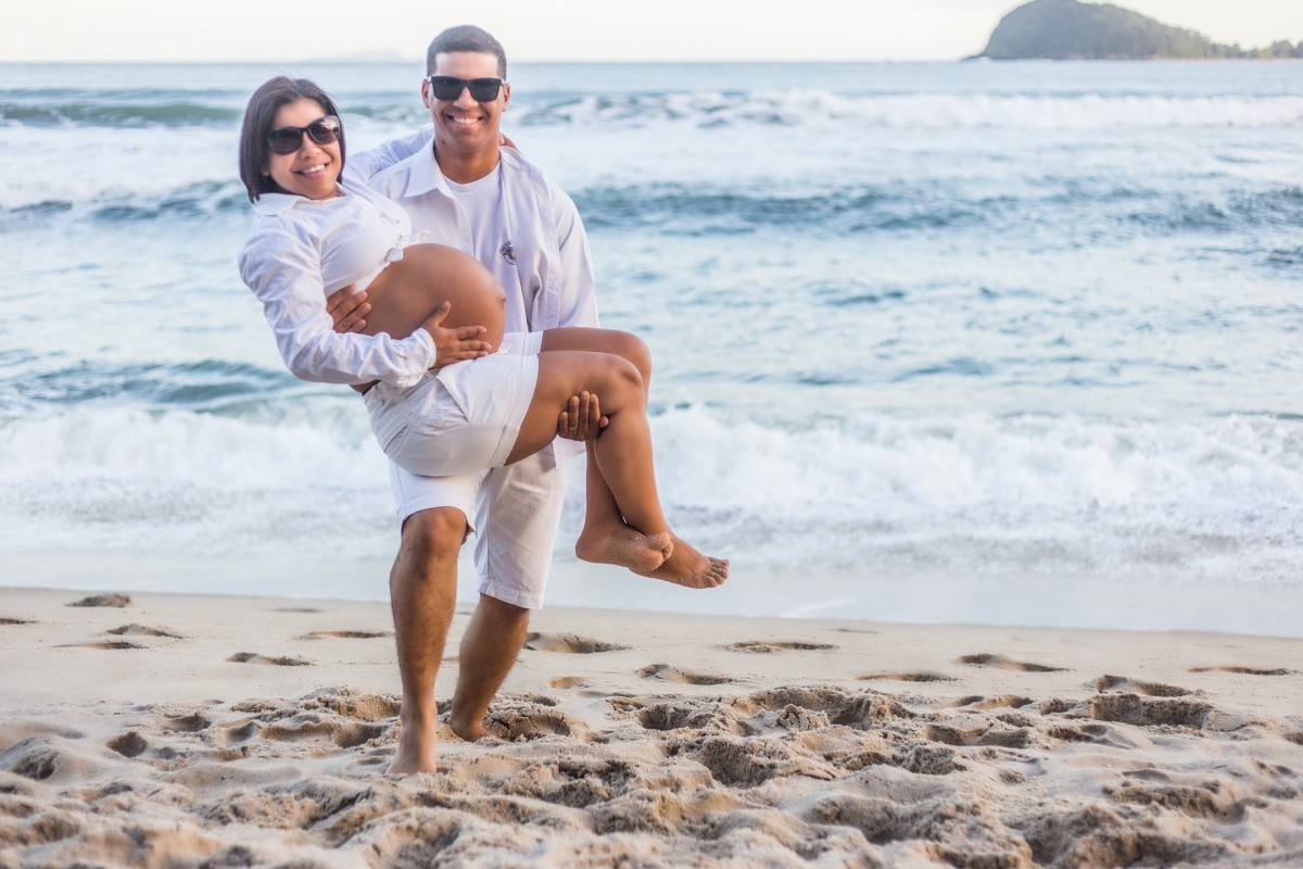Ensaio fotográfico de Gestante Realizado na praia Barra do Sahy por JD Fotografia. Fotógrafo de família, casal e gestante em Suzano, Mogi das Cruzes, Alto Tietê. Entre em contato para propostas de ensaio fotográfico de graça