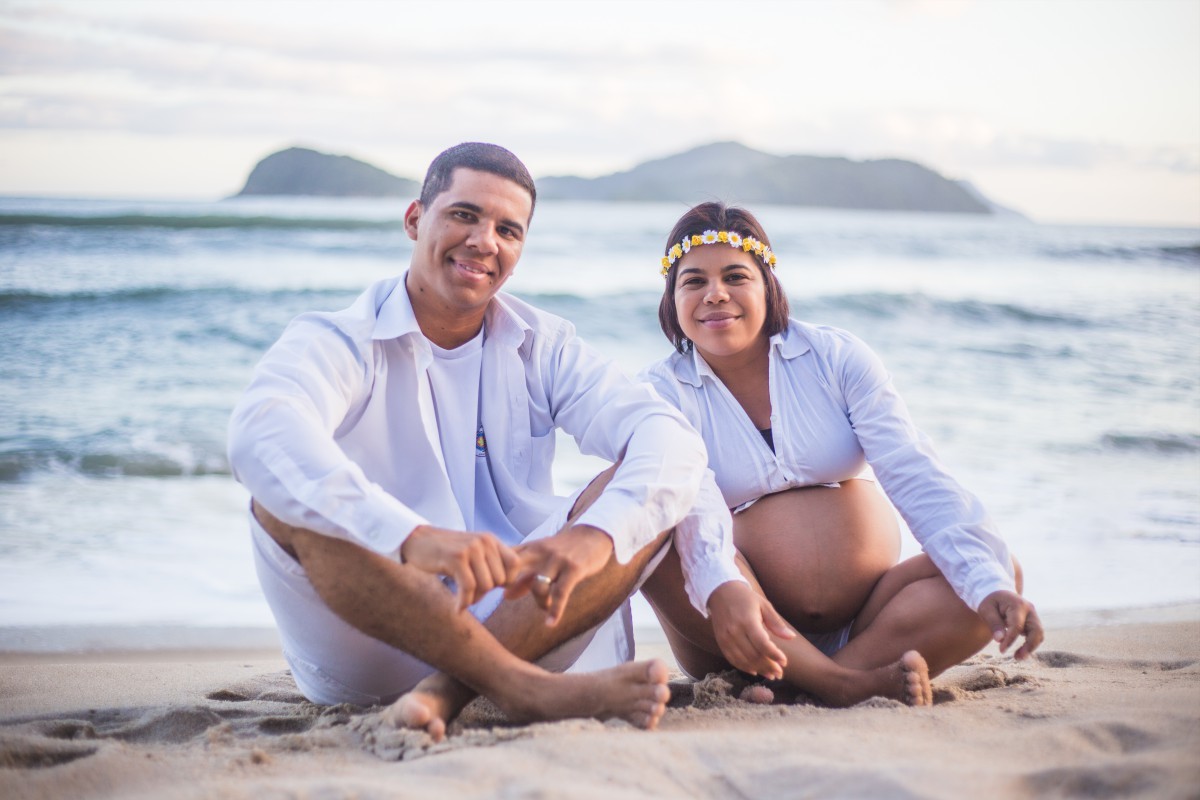 Ensaio fotográfico de Gestante Realizado na praia Barra do Sahy por JD Fotografia. Fotógrafo de família, casal e gestante em Suzano, Mogi das Cruzes, Alto Tietê. Entre em contato para propostas de ensaio fotográfico de graça
