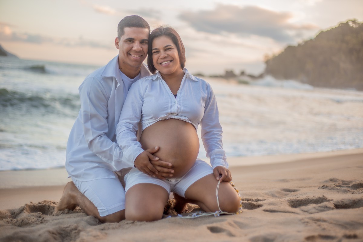 Ensaio fotográfico de Gestante Realizado na praia Barra do Sahy por JD Fotografia. Fotógrafo de família, casal e gestante em Suzano, Mogi das Cruzes, Alto Tietê. Entre em contato para propostas de ensaio fotográfico de graça