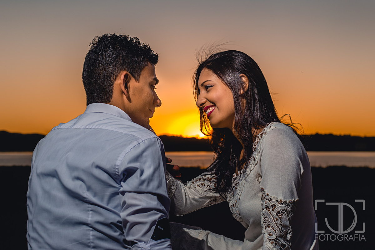 Ensaio fotográfico de Casal Pré Wedding (Pré Casamento) realizado em Mogi das Cruzes - SP por JD Fotografia. Fotógrafo de família, casal e gestante em Suzano, Mogi das Cruzes, Alto Tietê. Entre em contato para propostas de ensaio fotográfico de graça