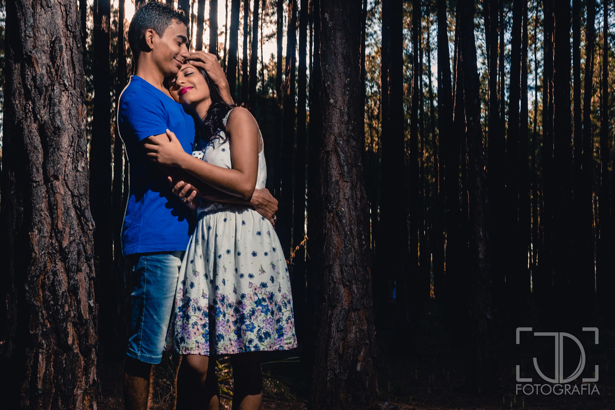 Ensaio fotográfico de Casal Pré Wedding (Pré Casamento) realizado em Mogi das Cruzes - SP por JD Fotografia. Fotógrafo de família, casal e gestante em Suzano, Mogi das Cruzes, Alto Tietê. Entre em contato para propostas de ensaio fotográfico de graça