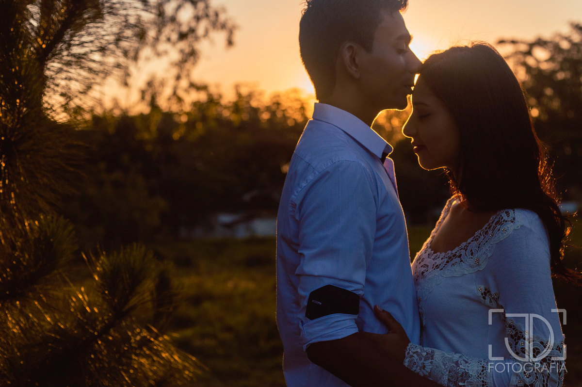 Ensaio fotográfico de Casal Pré Wedding (Pré Casamento) realizado em Mogi das Cruzes - SP por JD Fotografia. Fotógrafo de família, casal e gestante em Suzano, Mogi das Cruzes, Alto Tietê. Entre em contato para propostas de ensaio fotográfico de graça