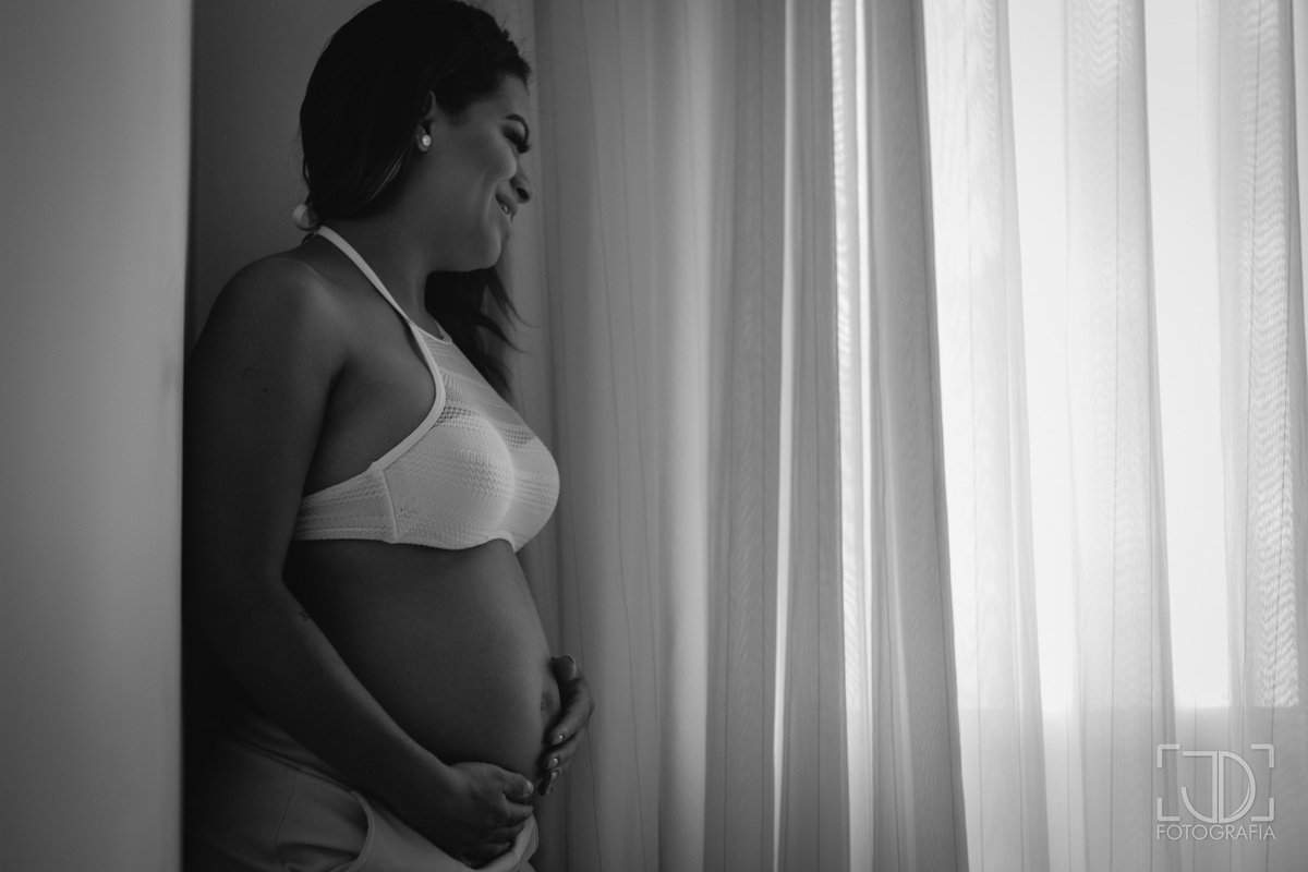 Ensaio fotográfico de Gestante Realizado na casa da grávida. Fotógrafo de família, casal e gestante em Suzano, Mogi das Cruzes, Alto Tietê. Entre em contato para propostas de ensaio fotográfico de graça