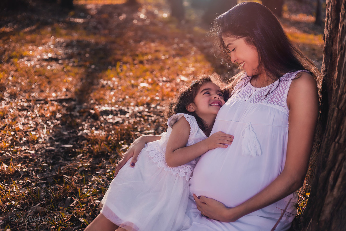 Ensaio fotográfico Gestante em parque. JD Fotografia - Casais, grávidas, gestantes, família, fotos, fotografia, gravidez- Suzano, Santo André, Mogi, ABC, SP.  Whatsapp: (11) 95047-7618