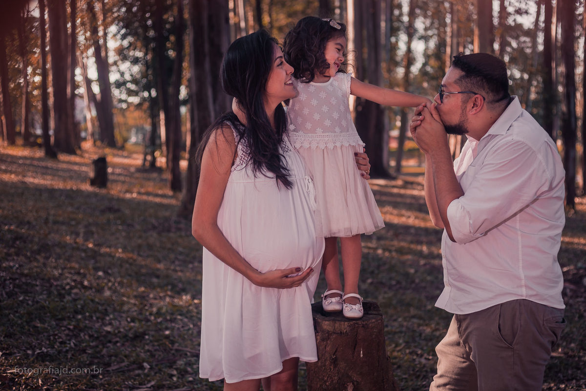 Ensaio fotográfico Gestante em parque. JD Fotografia - Casais, grávidas, gestantes, família, fotos, fotografia, gravidez- Suzano, Santo André, Mogi, ABC, SP.  Whatsapp: (11) 95047-7618