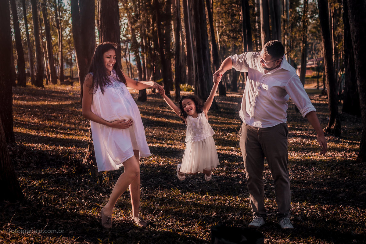 Ensaio fotográfico Gestante em parque. JD Fotografia - Casais, grávidas, gestantes, família, fotos, fotografia, gravidez- Suzano, Santo André, Mogi, ABC, SP.  Whatsapp: (11) 95047-7618