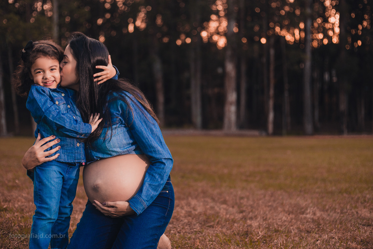 Ensaio fotográfico Gestante em parque. JD Fotografia - Casais, grávidas, gestantes, família, fotos, fotografia, gravidez- Suzano, Santo André, Mogi, ABC, SP.  Whatsapp: (11) 95047-7618