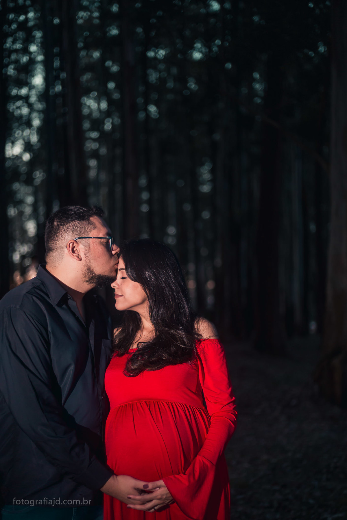 Ensaio fotográfico Gestante em parque. JD Fotografia - Casais, grávidas, gestantes, família, fotos, fotografia, gravidez- Suzano, Santo André, Mogi, ABC, SP.  Whatsapp: (11) 95047-7618