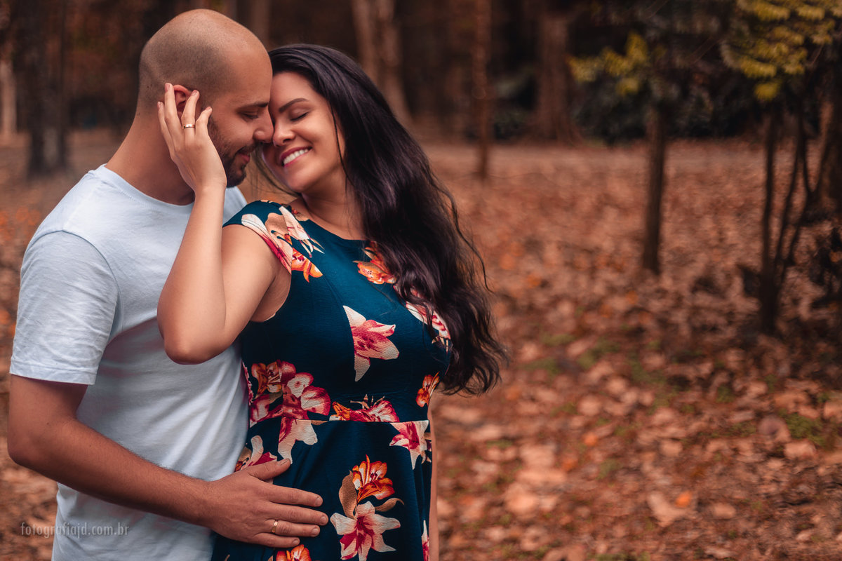 Ensaio fotográfico casal pré casamento em parque Ibirapuera. JD Fotografia - Casais, grávidas, gestantes, família, fotos, fotografia, gravidez- Santo André, ABC, SP, Grande ABC, São Bernardo, São Caetano.  Whatsapp: (11) 95047-7618