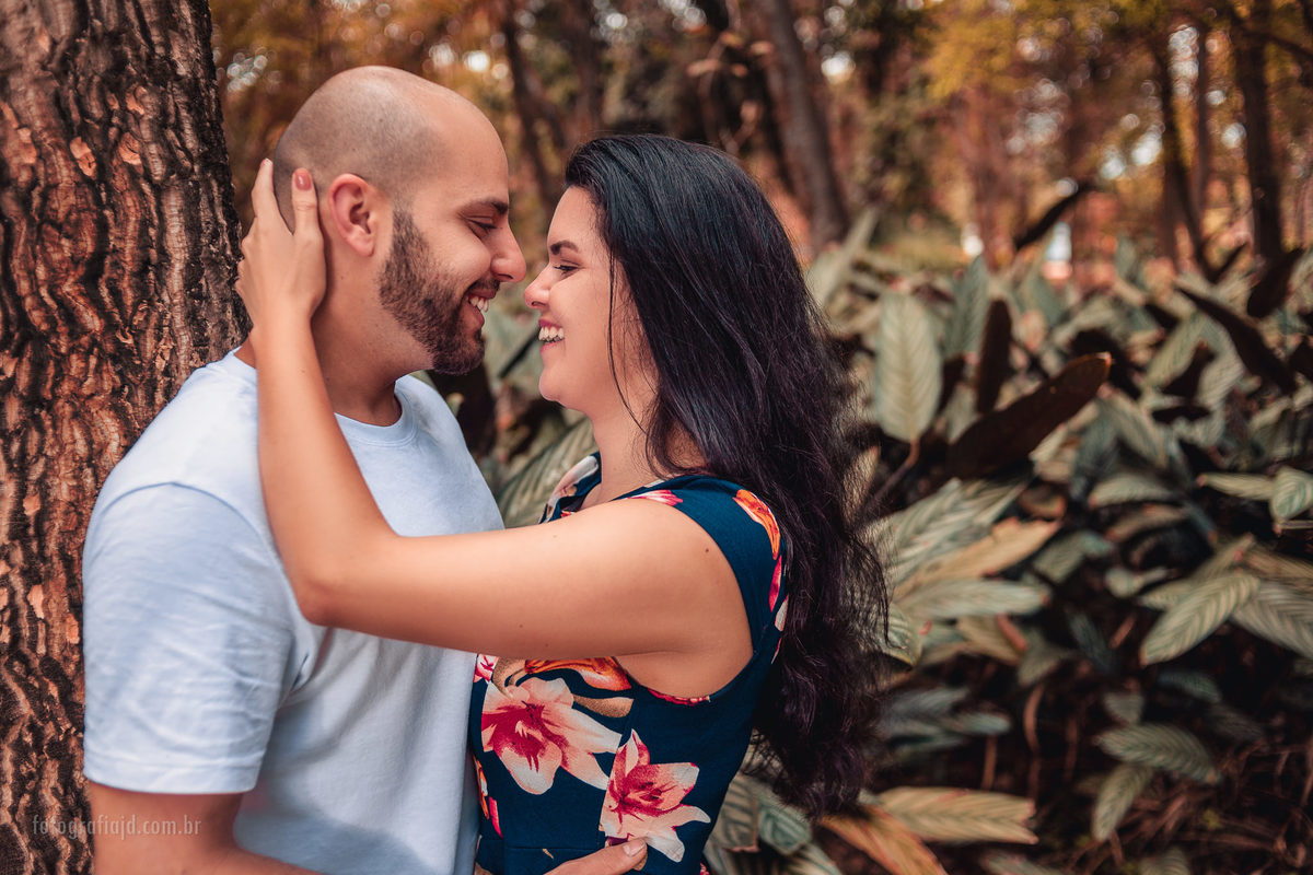 Ensaio fotográfico casal pré casamento em parque Ibirapuera. JD Fotografia - Casais, grávidas, gestantes, família, fotos, fotografia, gravidez- Santo André, ABC, SP, Grande ABC, São Bernardo, São Caetano.  Whatsapp: (11) 95047-7618