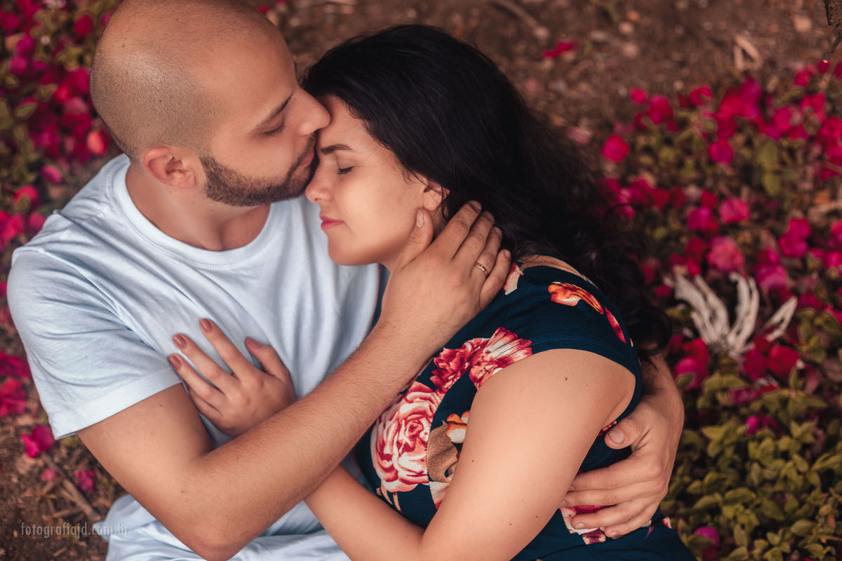 Ensaio fotográfico casal pré casamento em parque Ibirapuera. JD Fotografia - Casais, grávidas, gestantes, família, fotos, fotografia, gravidez- Santo André, ABC, SP, Grande ABC, São Bernardo, São Caetano.  Whatsapp: (11) 95047-7618
