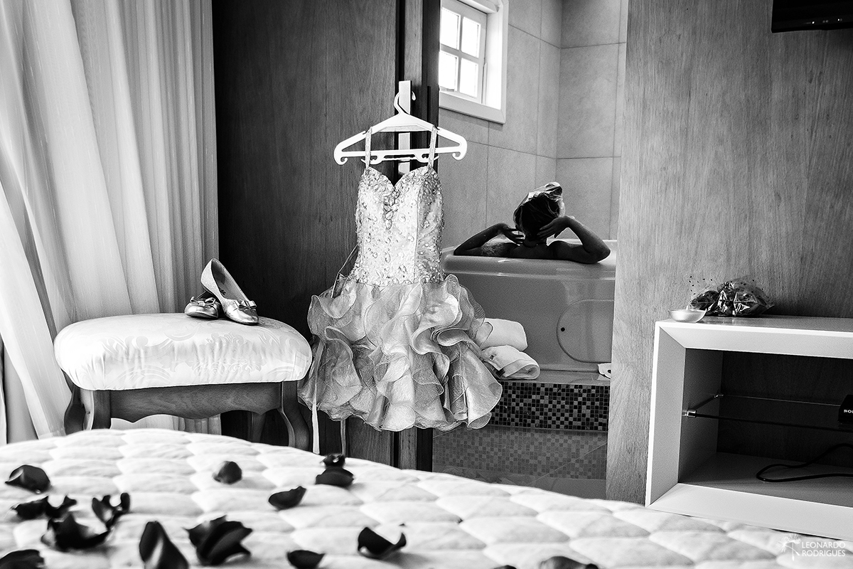 fotos making of fotos de 15 anos  gramado canela beleza leonardo rodrigues fotografia fotografo debutante contra luz janela vestido