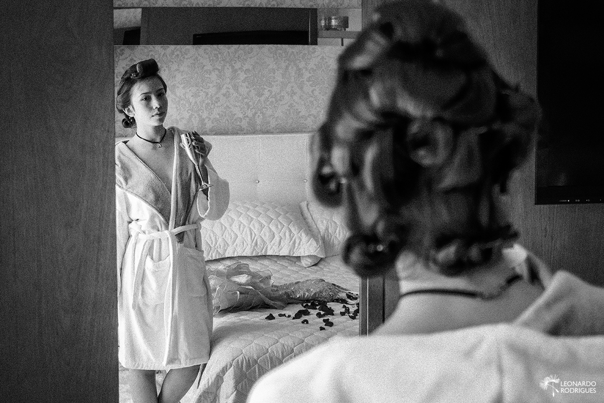 fotos making of fotos de 15 anos  gramado canela beleza leonardo rodrigues fotografia fotografo debutante contra luz janela