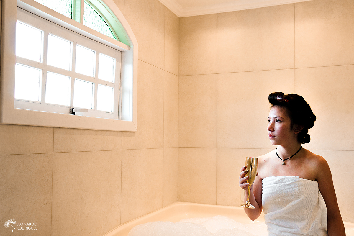 fotos making of fotos de 15 anos  gramado canela beleza leonardo rodrigues fotografia fotografo debutante contra luz janela