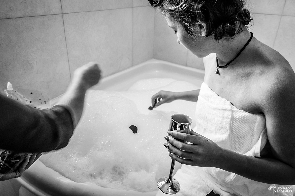 fotos making of fotos de 15 anos  gramado canela beleza leonardo rodrigues fotografia fotografo debutante contra luz janela