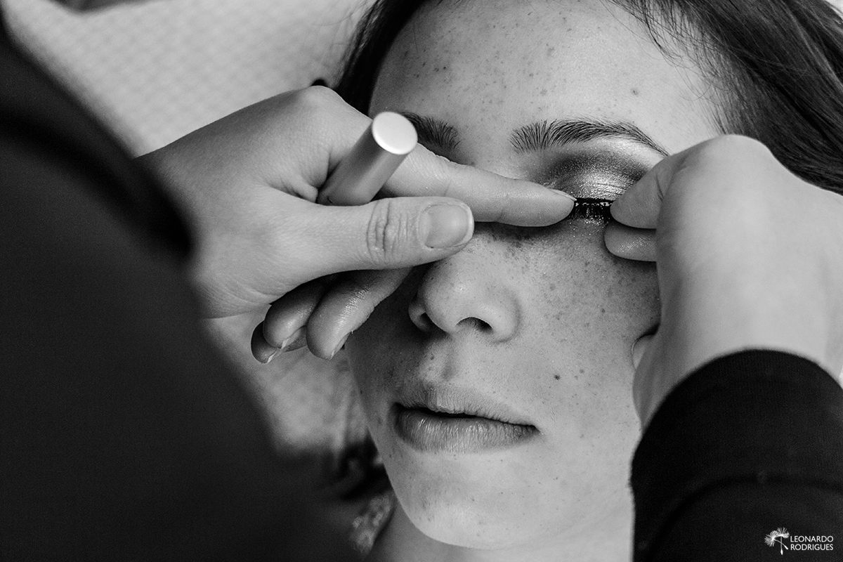 fotos making of fotos de 15 anos  gramado canela beleza leonardo rodrigues fotografia fotografo debutante contra luz janela vestido familia