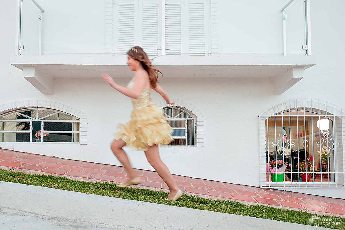 ensaio fotografico book 15 anos debutante em gramado beleza gramado maquiagem dia de noiva dia de princesa fotografo leonardo rodrigues correndo