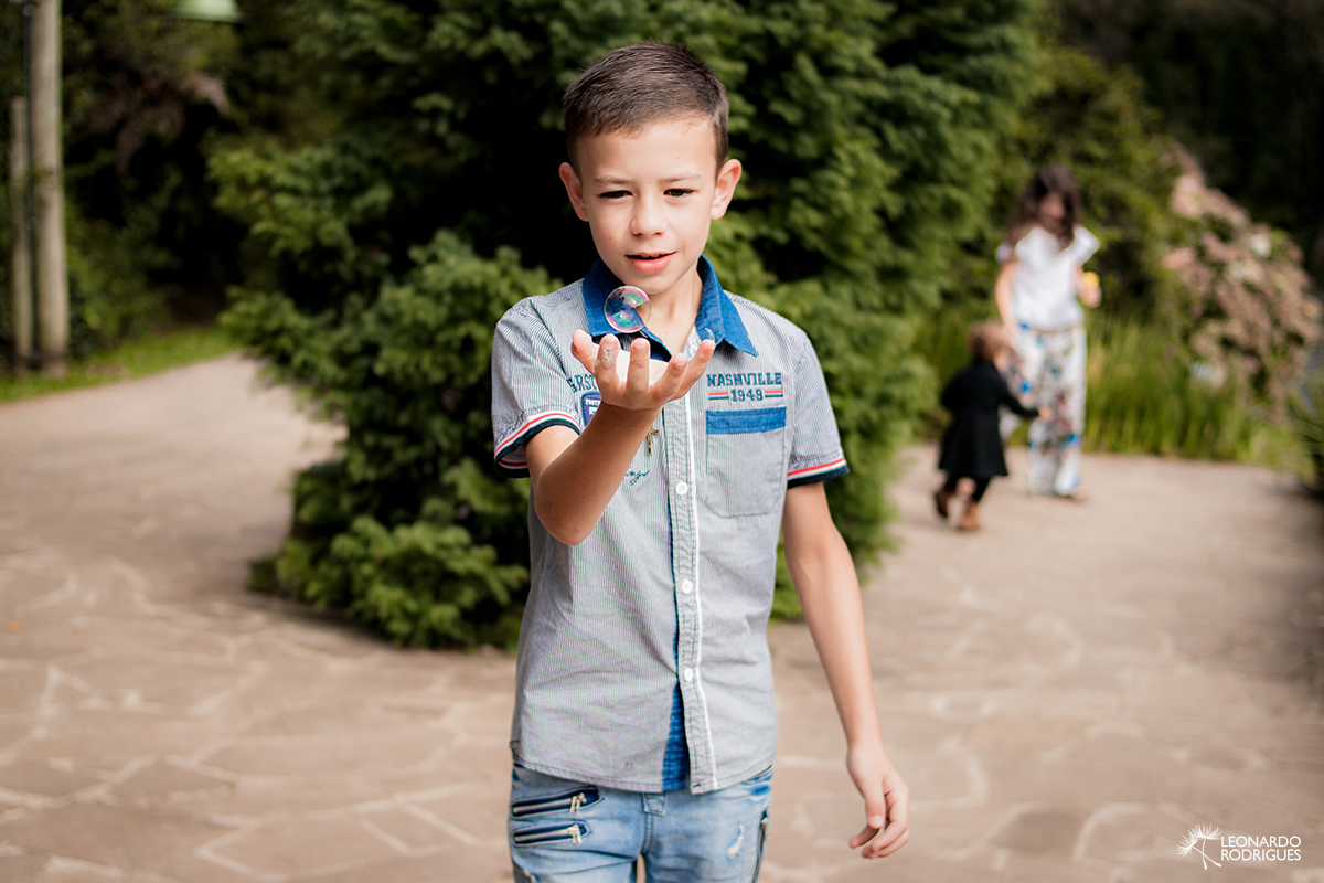 book ensaio fotografico fotos em familia gramado no lago negro infantil bolha de sabão