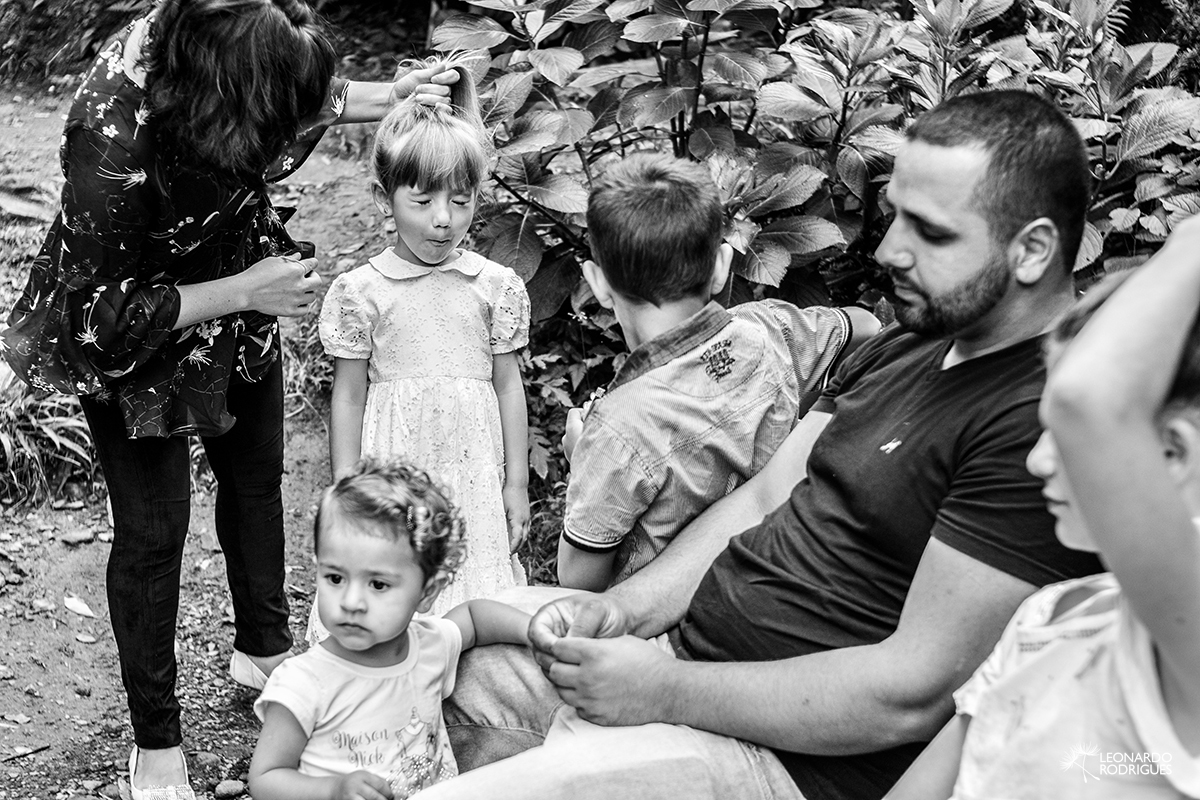 book ensaio fotografico fotos em familia gramado no lago negro infantil preto e branco