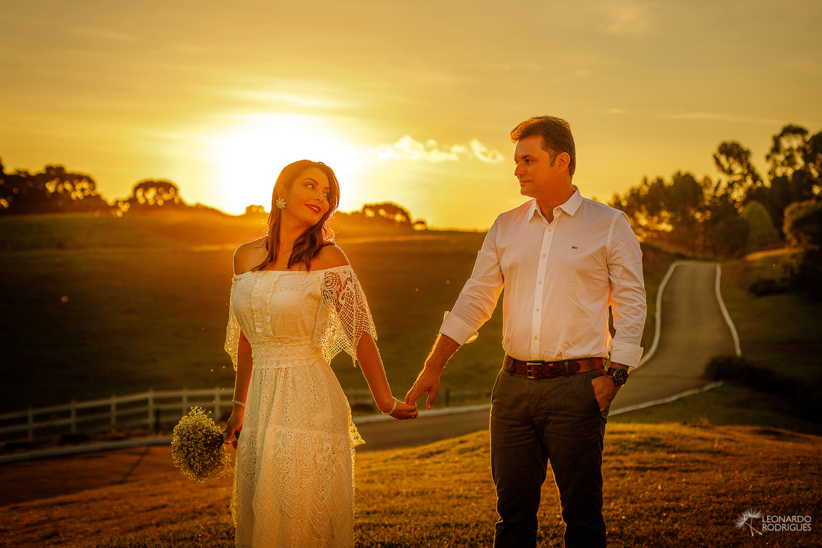 pre-wedding casal ensaio hotel gramado ensaio no campo por do sol interior fotografo foto revista publicidade luxo saint andrews casamento leonardo rodrigues 
