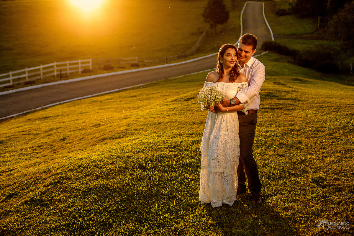 pre-wedding casal ensaio hotel gramado ensaio no campo por do sol interior fotografo foto revista publicidade luxo saint andrews casamento leonardo rodrigues 