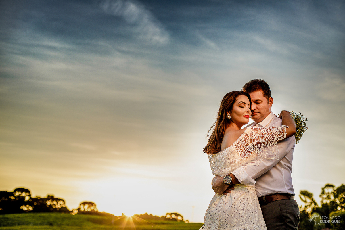 pre-wedding casal ensaio hotel gramado ensaio no campo por do sol interior fotografo foto revista publicidade luxo saint andrews casamento leonardo rodrigues 