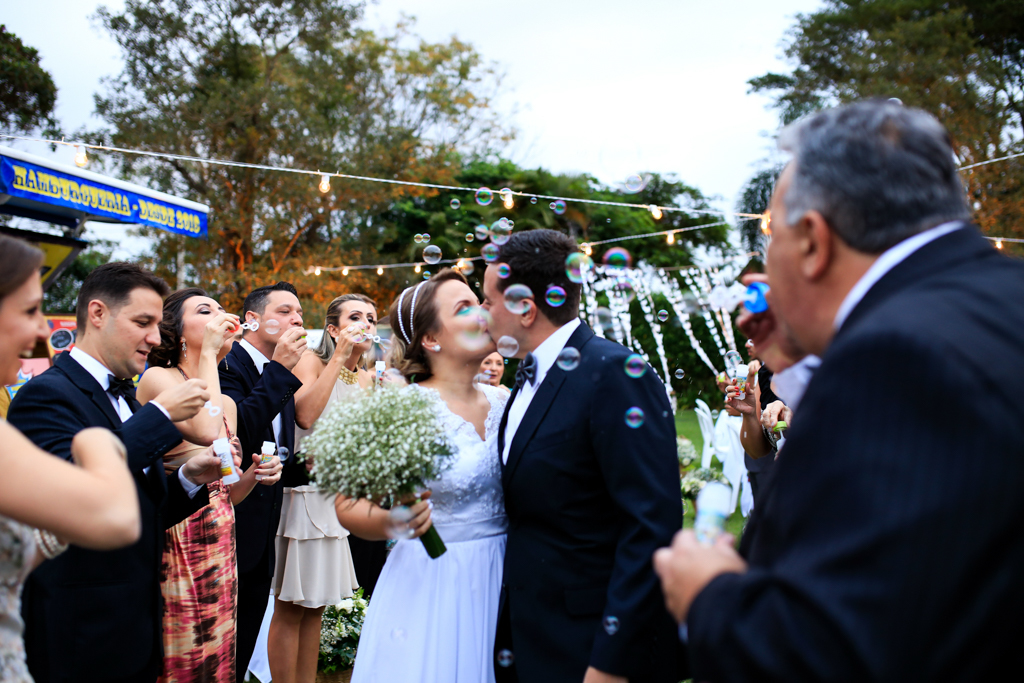 bolinha de sabão noivos e bolinha de sabão fotografo de casamento itatiba