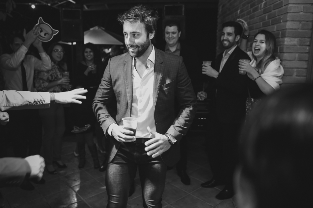convidados dançando em casamento renato Guziloto
