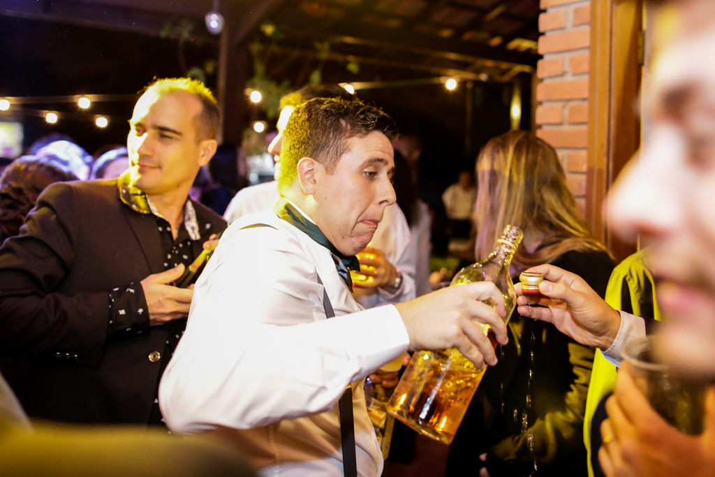 Wisk noivo com wisk noivo jogando wisk