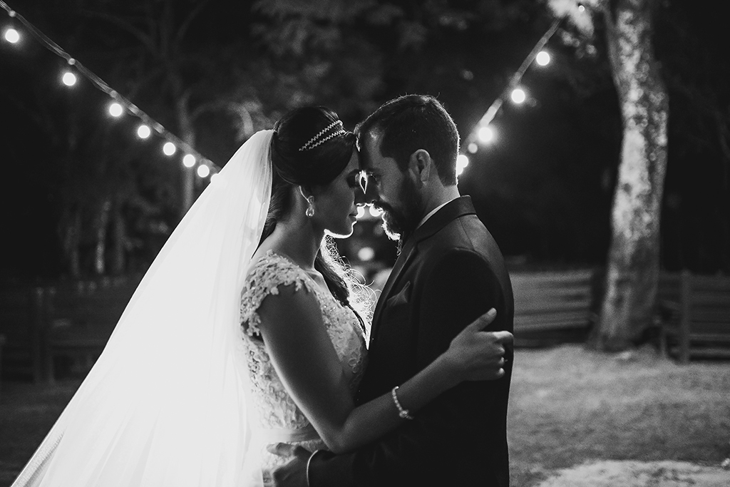 noivos em preto e branco casamento no recanto gabi
