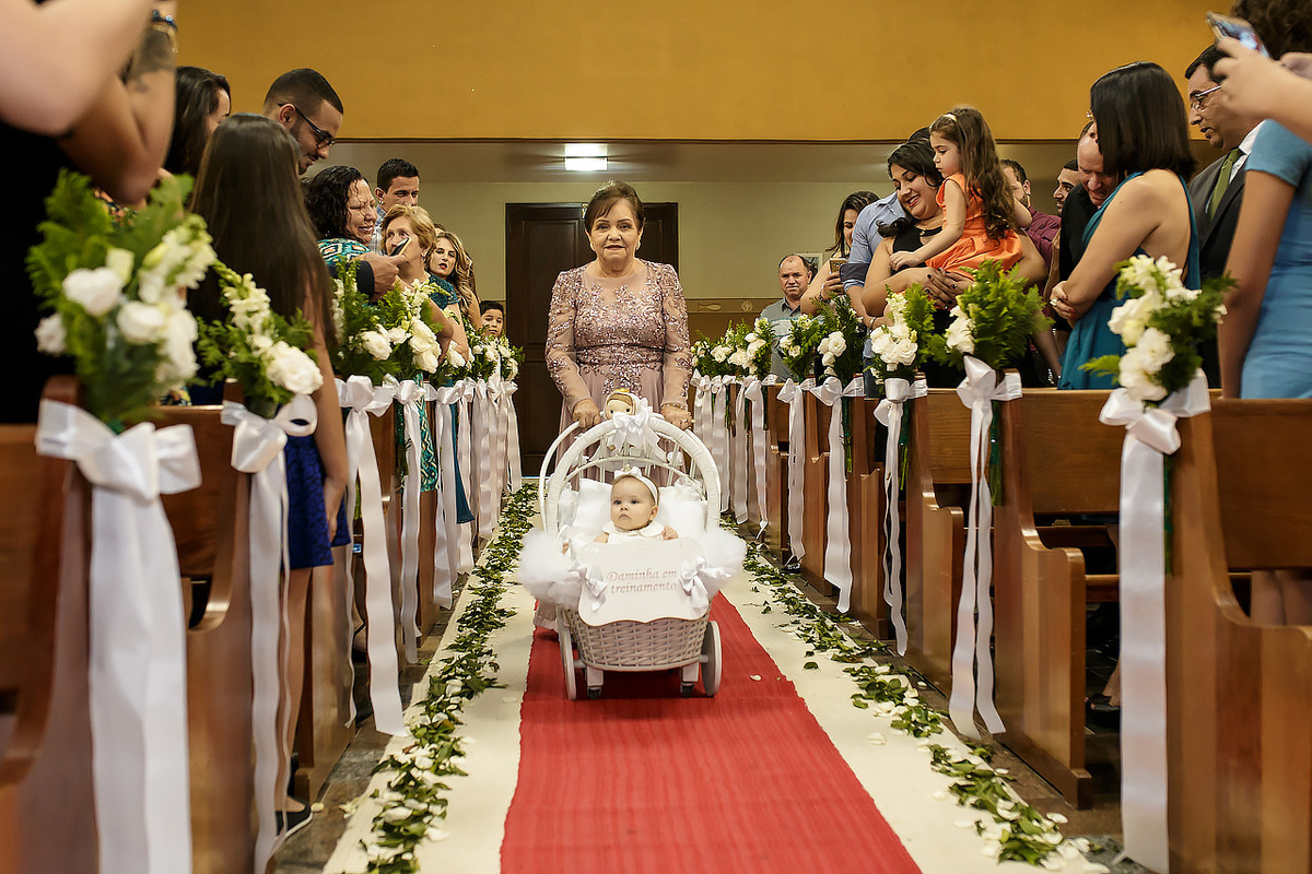 fotografo Cris Polizello fotografando na igreja de jundiaí