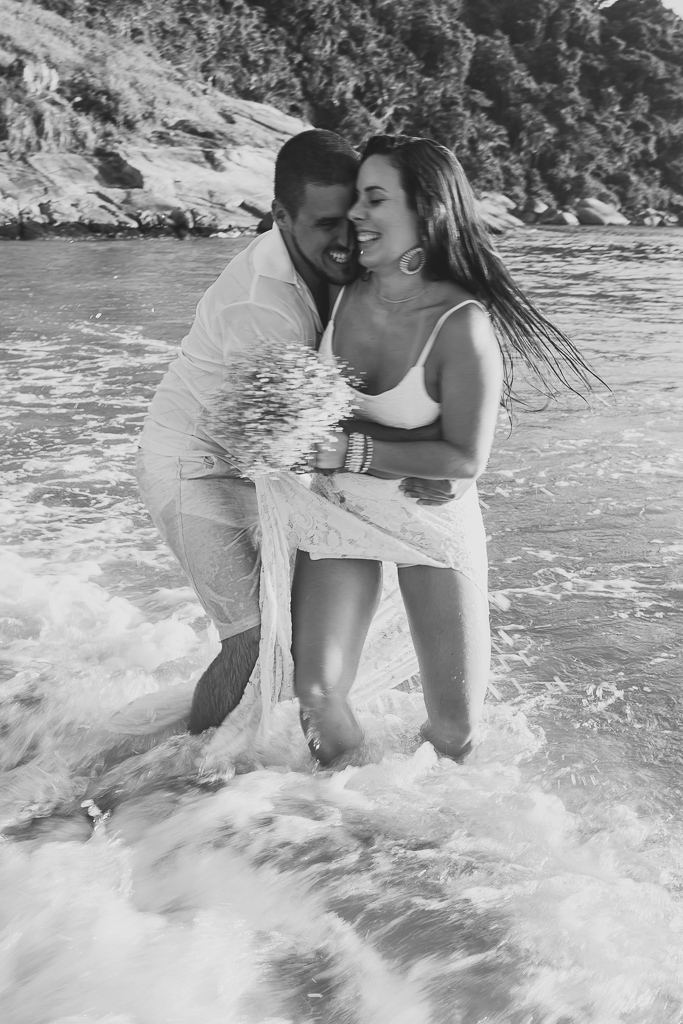 noivos na praia noivos no litoral sul, noivos ensaio de noivos ensaio na praia ensaio de noivos