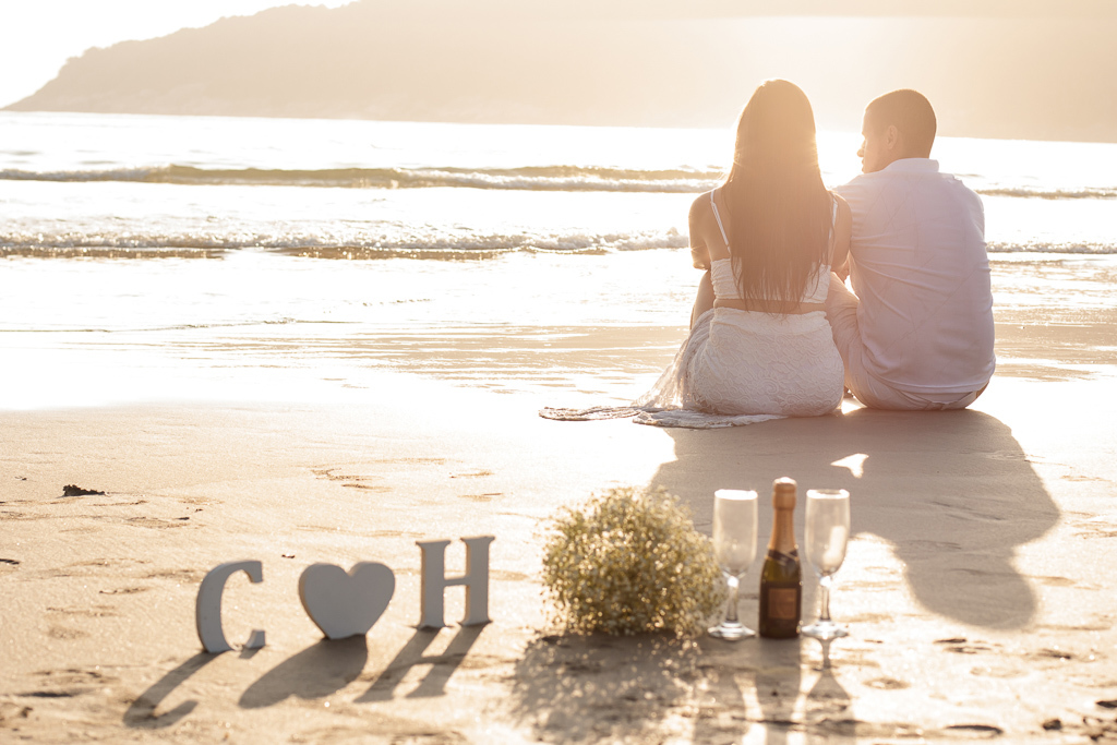 noivos no por do sol por do sol na praia por do sol em santos ensaio no por do sol ensaio na praia ensaio de noivos em praia 