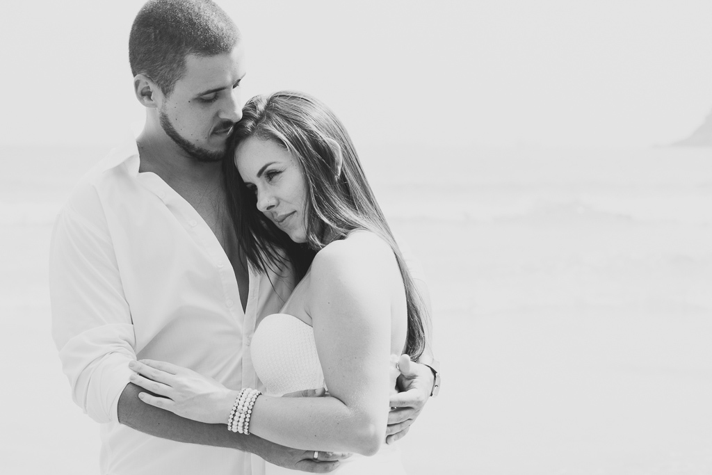 casal na praia casal no litoral sul ensaio na praia ensaio de noivos ensaio pré casamento em sp 
