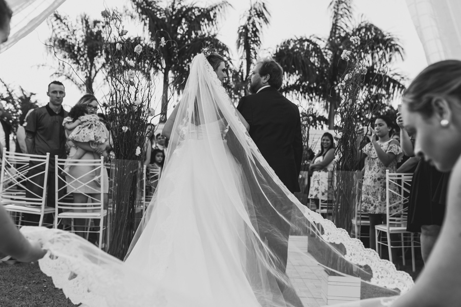 entrada da noiva noiva com o pai vestido de noiva jorge de oliveira