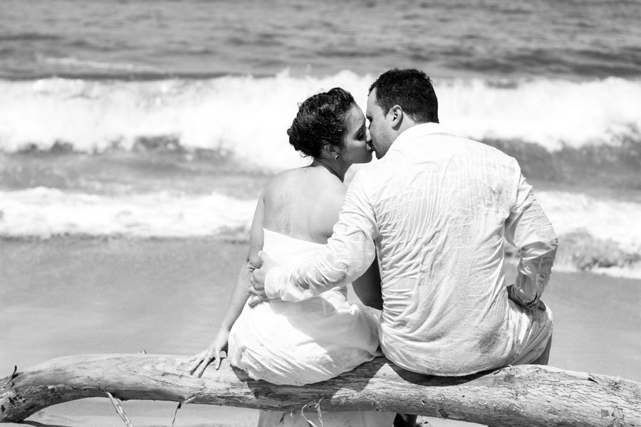 se beijando em ilha bela casal se beijando em ilha bela casal na praia de ilha bela casal se beijando na praia de ilha bela